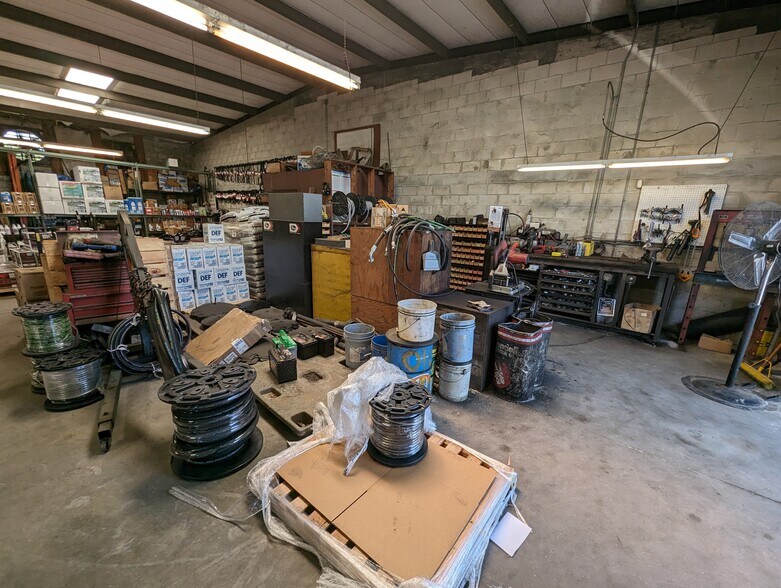 More Photos Of 14051 US Highway 98 Byp, Dade City Manufacturing For Sale