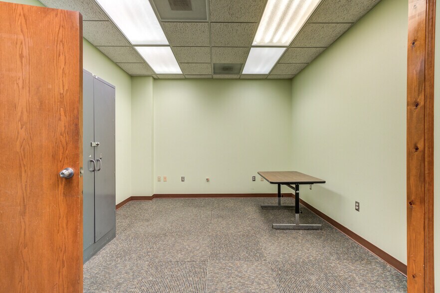 More Photos Of 3802-3806 Interstate 27, Lubbock Office For Sale