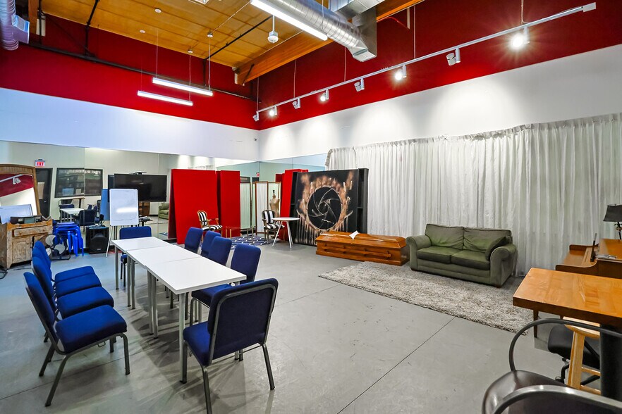 More Photos Of 1532 N Highland Ave, Los Angeles Office For Sale
