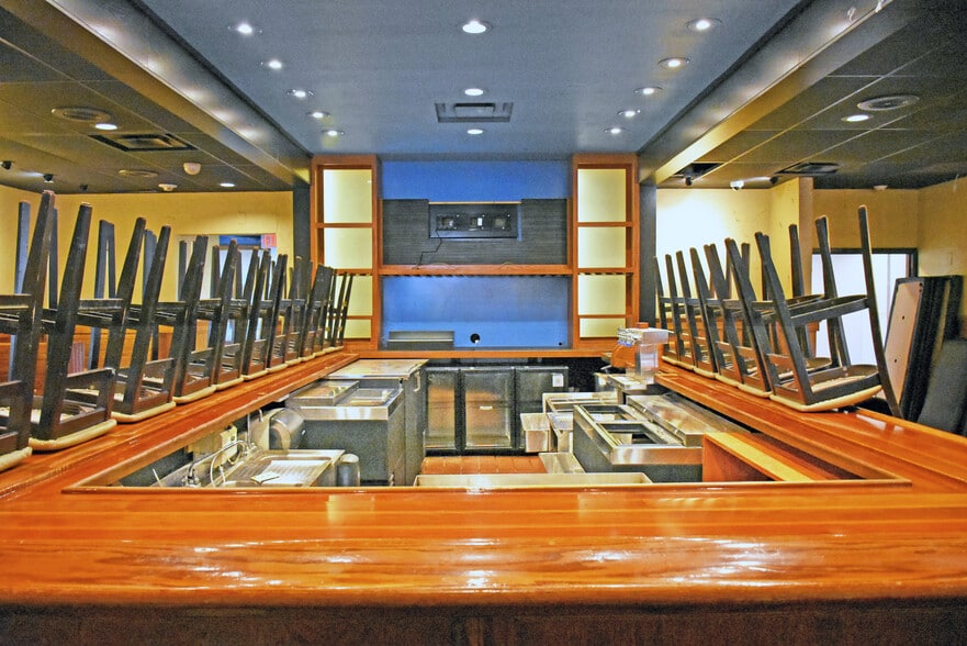 More Photos Of 3939 1st Ave SE, Cedar Rapids Restaurant For Lease