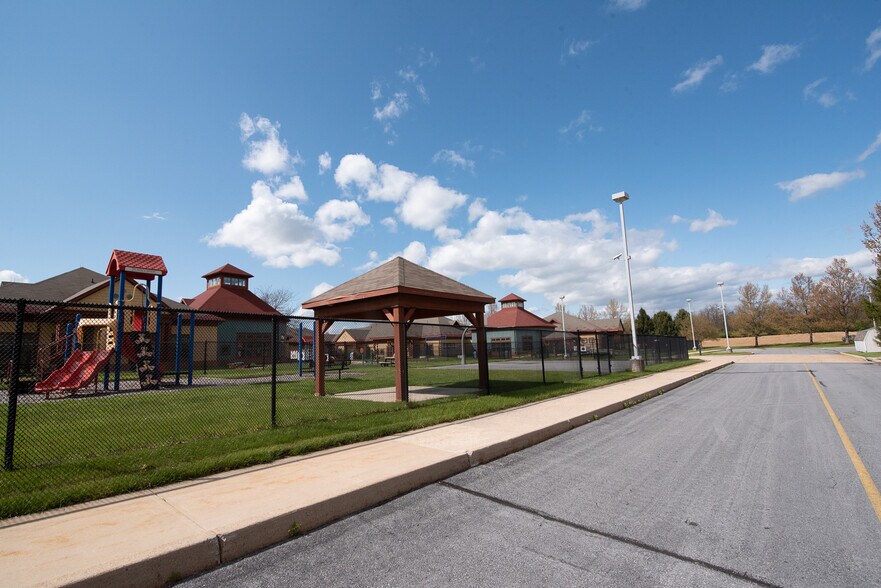 More Photos Of 14700 Citicorp Dr, Hagerstown Office For Sale