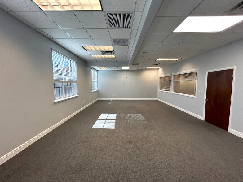 More Photos Of 201 SE 2nd Ave, Gainesville Office Residential For Lease