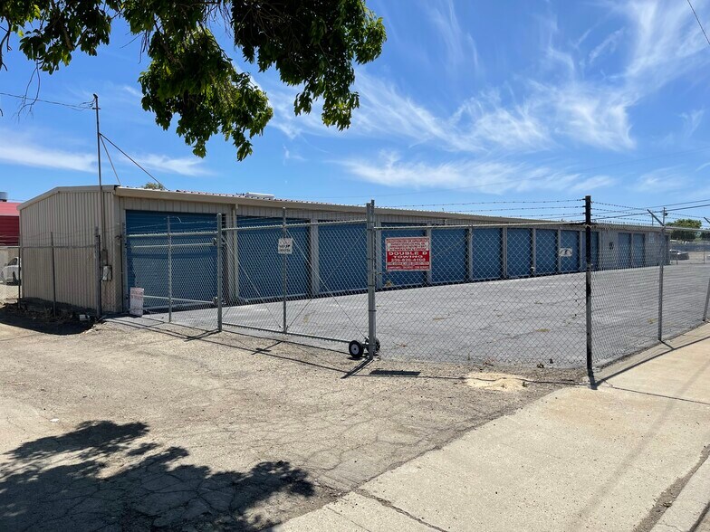 More Photos Of 906 G St, Los Banos Self Storage For Lease