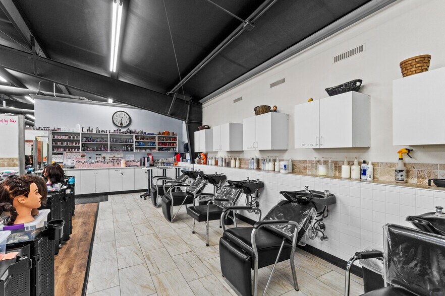 More Photos Of 1550 W Thatcher Blvd, Safford Loft Creative Space For Sale