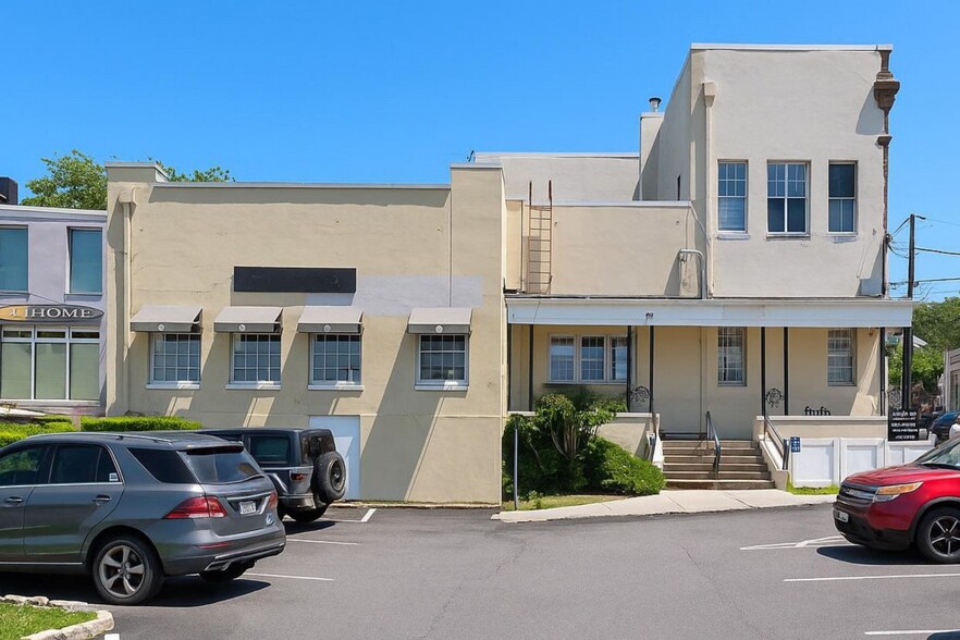 More Photos Of 138 Main St, Sag Harbor Office For Lease