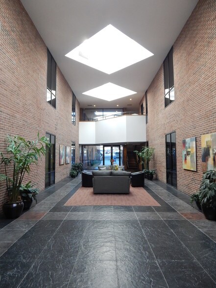 More Photos Of 14140 Midway Rd, Farmers Branch Office For Lease