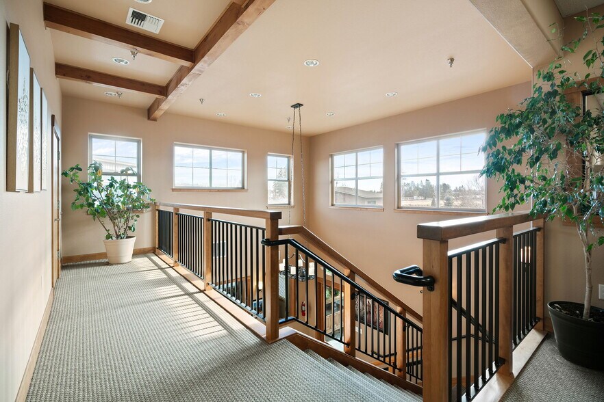 More Photos Of 270 E Sun Ranch Dr, Sisters Industrial For Sale