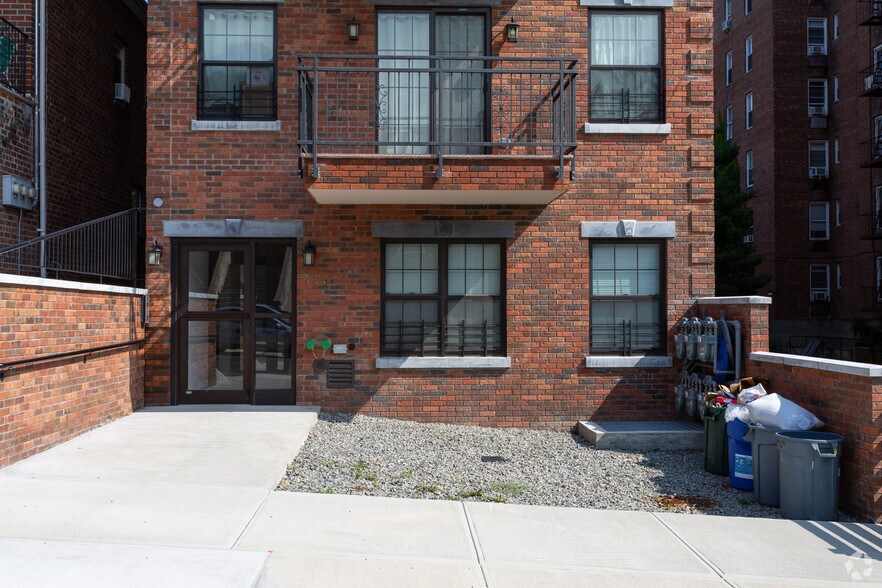 More Photos Of 211 W 252nd St, Bronx Apartments For Sale