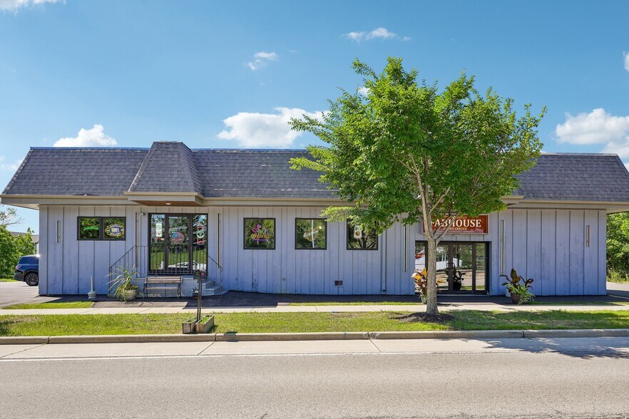 Primary Photo Of S76W17745 Janesville Rd, Muskego Restaurant For Sale