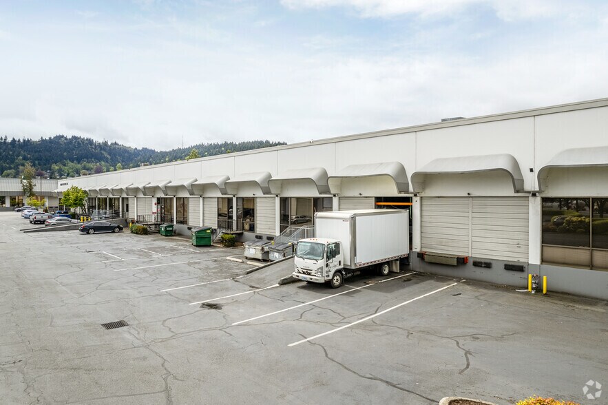 More Photos Of 3481-3499 NW Yeon Ave, Portland Warehouse For Lease
