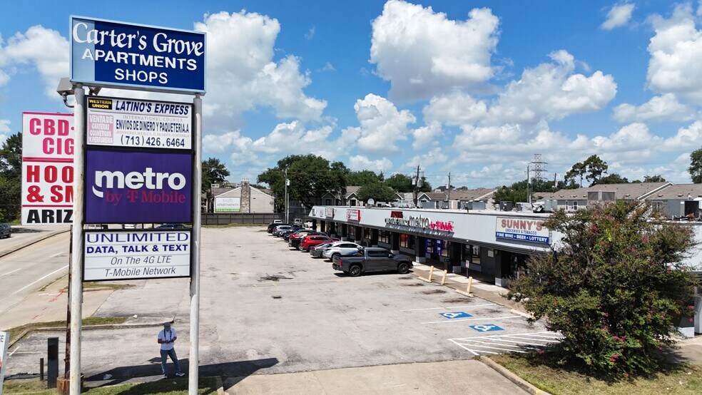 Primary Photo Of 3401 N Shepherd Dr, Houston Storefront For Lease