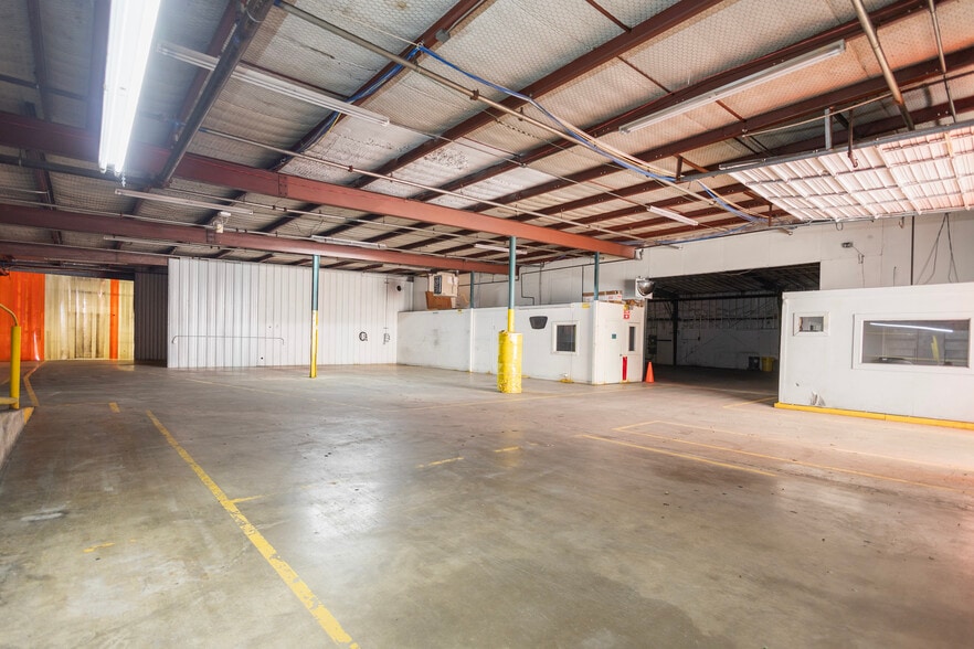 More Photos Of 2307 E Erwin St, Tyler Manufacturing For Lease