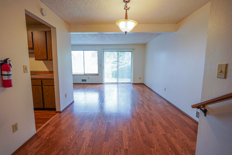 More Photos Of 108 Kensington Ave S, Kent Apartments For Sale