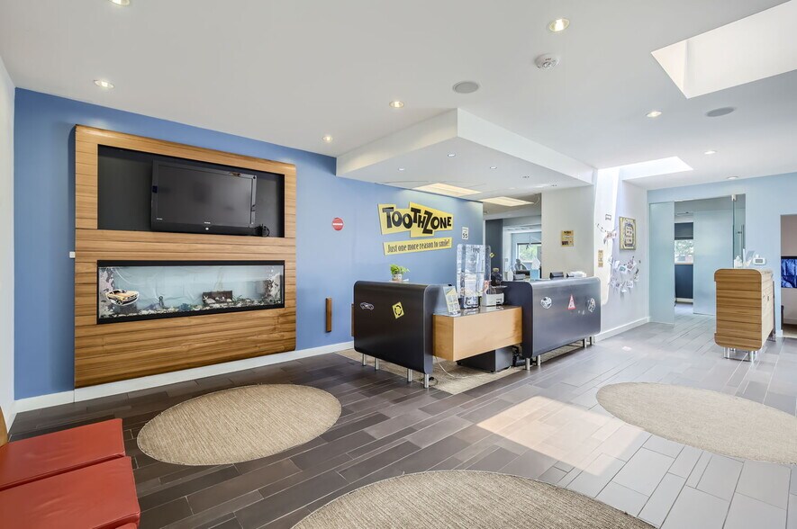 More Photos Of 1818 W Mountain View Ave, Longmont Office For Sale