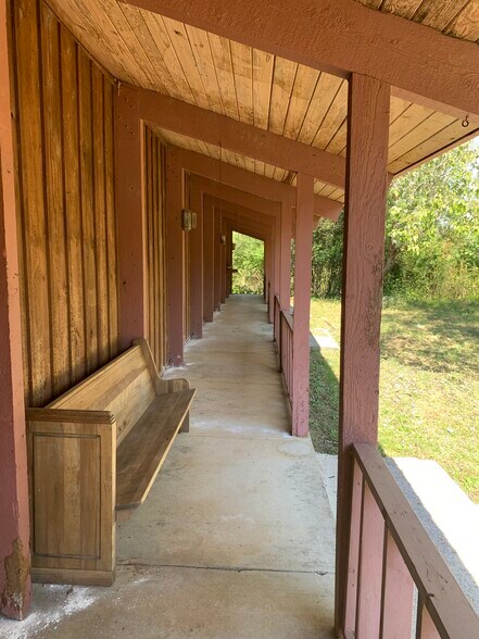 More Photos Of 8804 Warsaw Road 85, Aliceville Loft Creative Space For Sale