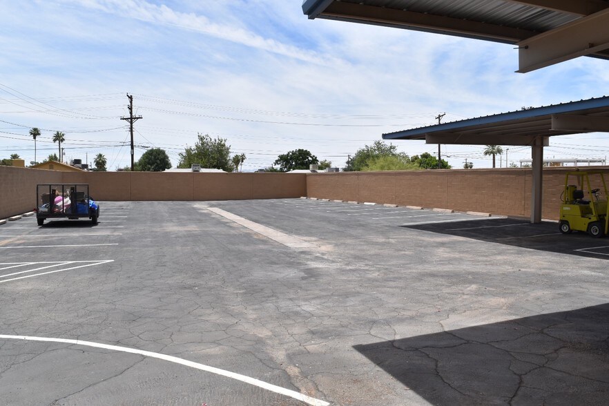 More Photos Of 3409 W Bethany Home Rd, Phoenix Warehouse For Lease