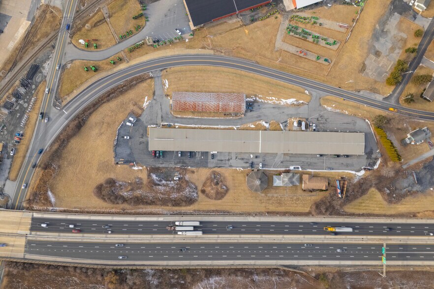 More Photos Of 6500 Chapmans Rd, Allentown Warehouse For Lease