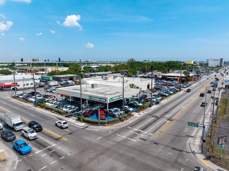 More Photos Of 3199 NW 36th St, Miami Auto Dealership For Lease