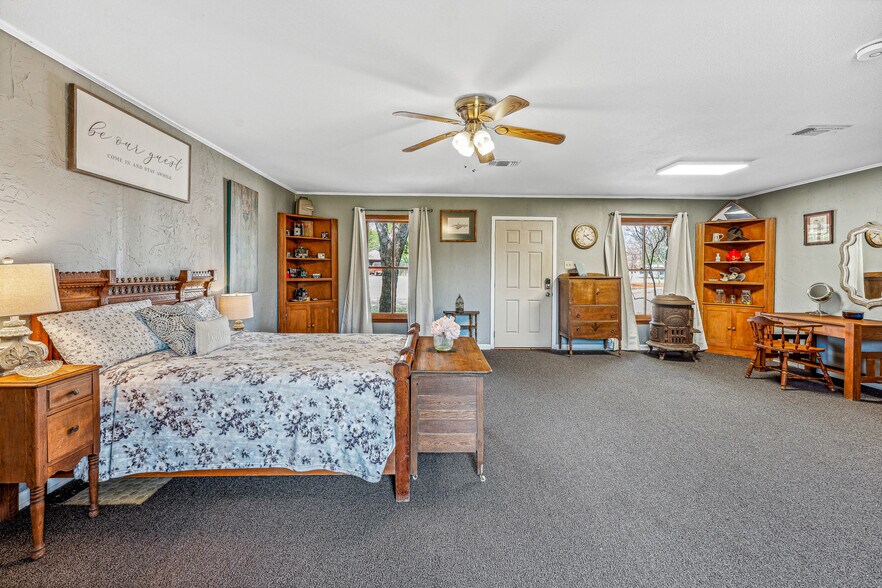 More Photos Of 703 Spring St, Granbury Lodge Meeting Hall For Sale