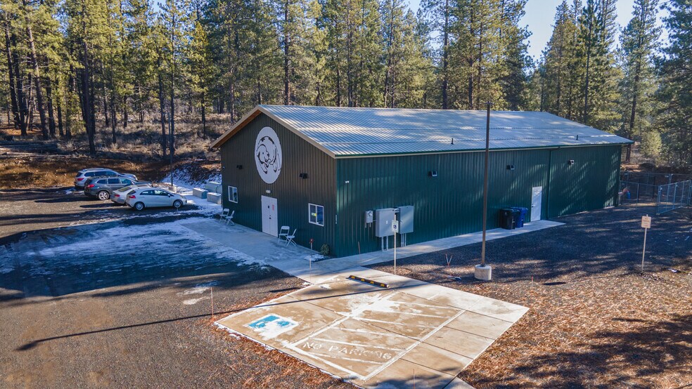 Primary Photo Of 56870 Enterprise Dr, Sunriver Flex For Sale