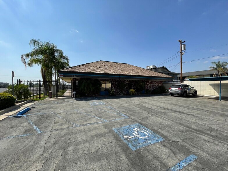 More Photos Of 3807 Union Ave, Bakersfield Medical For Lease