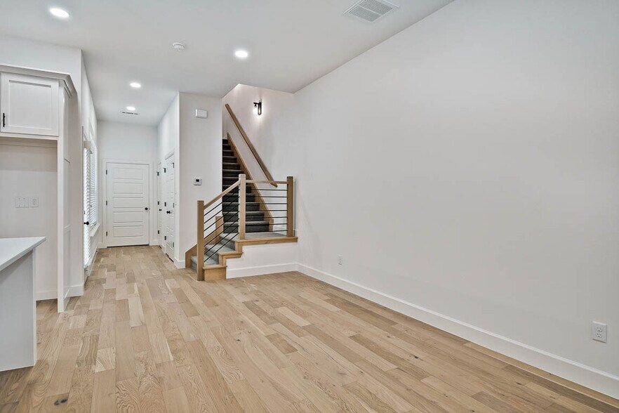 More Photos Of 502-510 W Persimmon St, Rogers Apartments For Sale