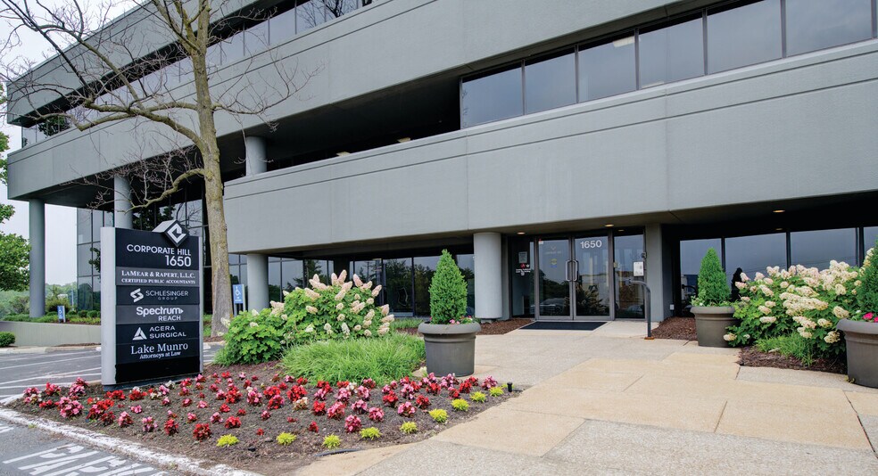 More Photos Of 1610 Des Peres Rd, Des Peres Unknown For Lease