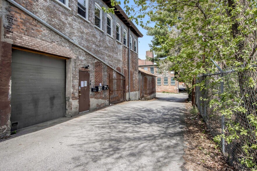More Photos Of 24 Johnes St, Newburgh Light Manufacturing For Lease