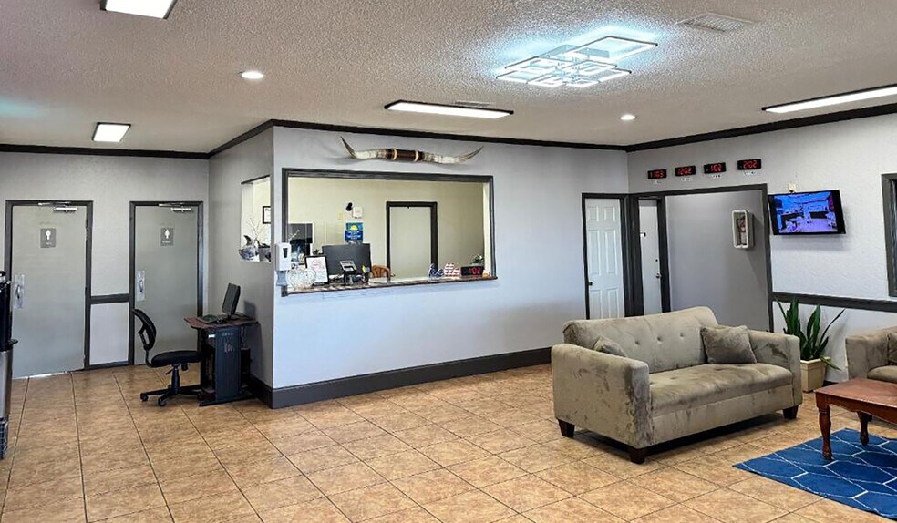 More Photos Of 600 E Broadway St, Van Horn Hotel For Sale