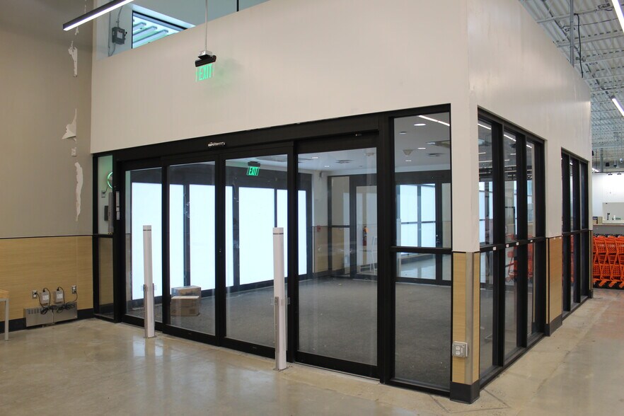 More Photos Of 6711 Ritchie Hwy, Glen Burnie General Retail For Lease