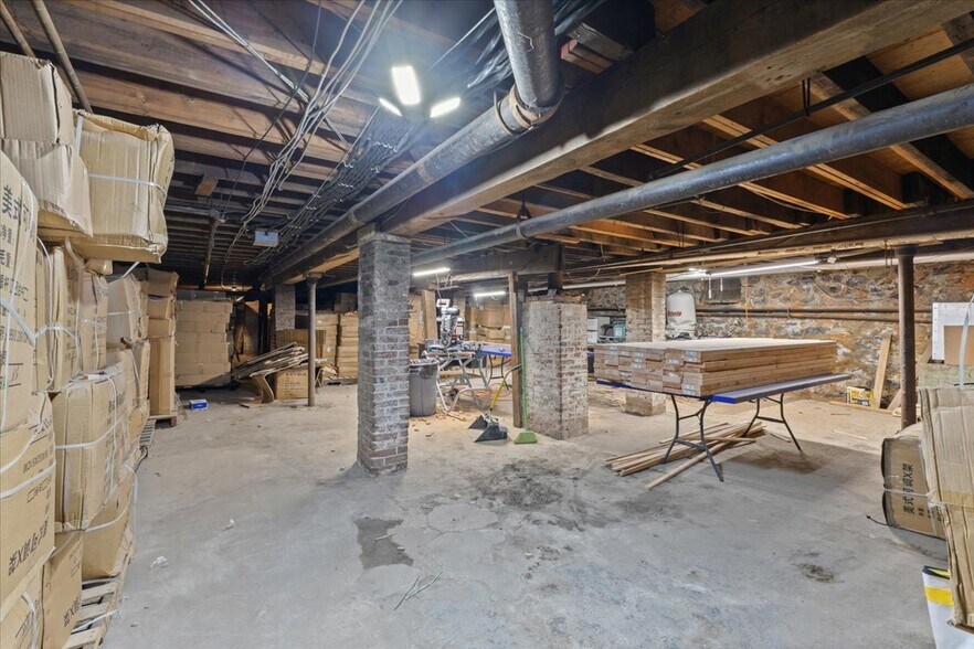 More Photos Of 181 S Whitfield St, Nazareth Office Residential For Sale