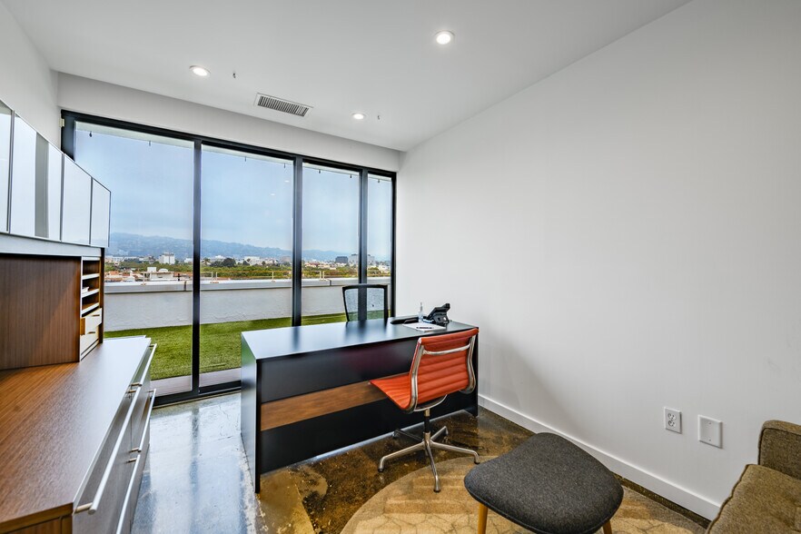 More Photos Of 400 S Beverly Dr, Beverly Hills Office For Lease