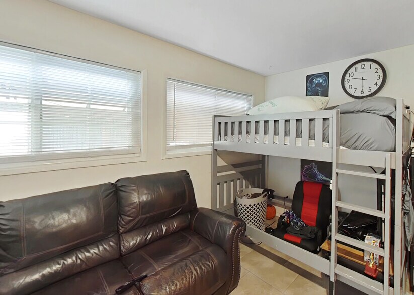 More Photos Of 7736 Sugar Dr, Huntington Beach Apartments For Sale