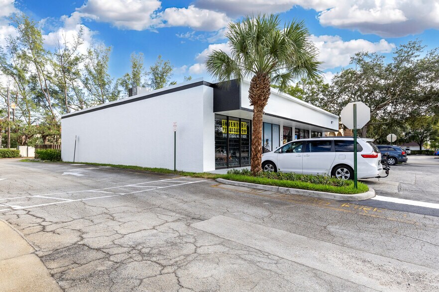 More Photos Of 2698 N University Dr, Fort Lauderdale Freestanding For Lease