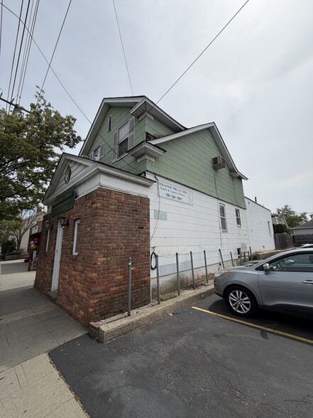 More Photos Of 85 Hillside Ave, Williston Park Flex For Sale