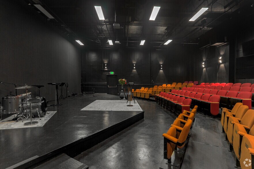 More Photos Of 2940 16th St, San Francisco Loft Creative Space For Lease