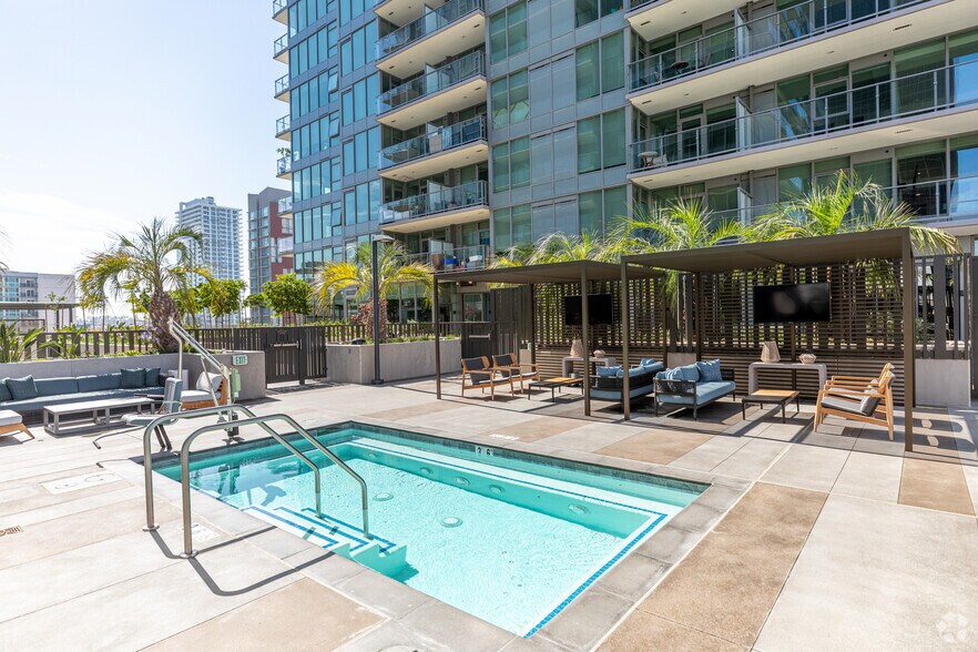 More Photos Of 702 Broadway, San Diego Apartments For Lease