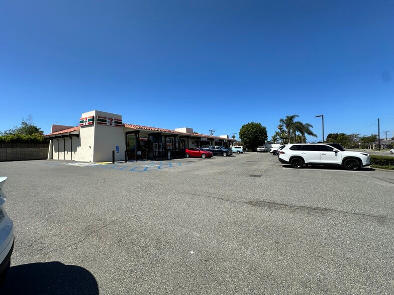 More Photos Of 8462-8472 Indianapolis Ave, Huntington Beach Storefront For Lease