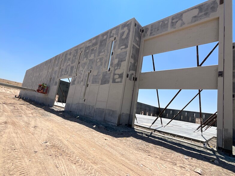 More Photos Of Laughlin Ranch Blvd, Bullhead City Warehouse For Lease