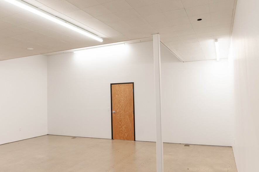 More Photos Of 22005 Van Dyke Ave, Warren Public Library For Lease