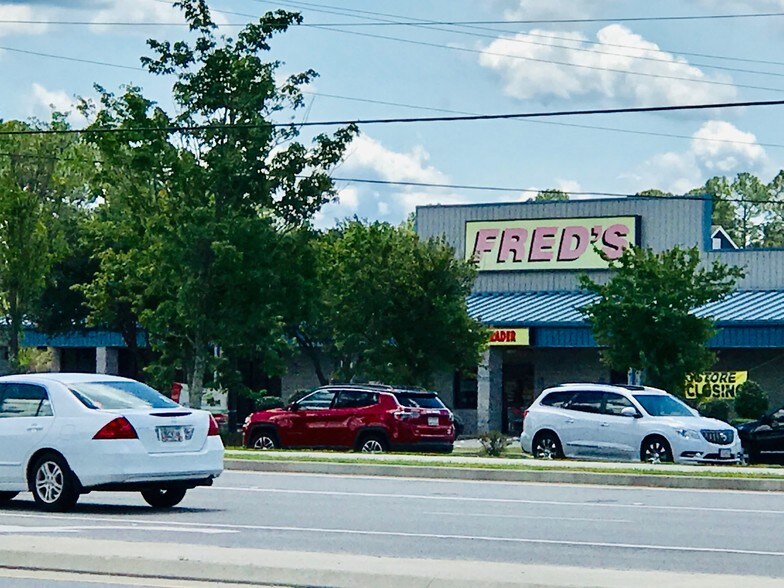More Photos Of 767 Veterans Pkwy, Hinesville Department Store For Lease