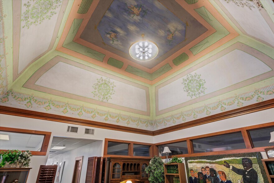 More Photos Of 102 E Moore Ave, Terrell Office For Sale