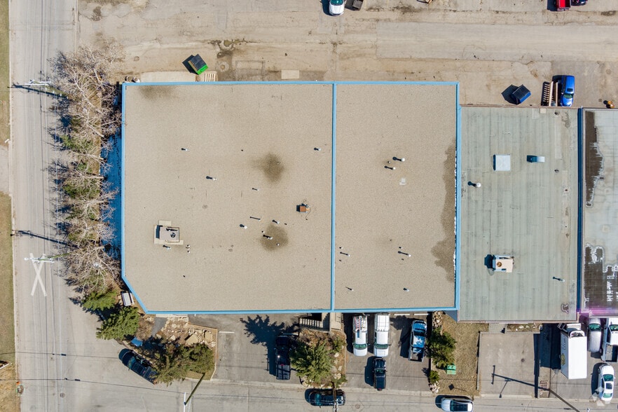 More Photos Of 3-9 Skyline Cres NE, Calgary Warehouse For Lease