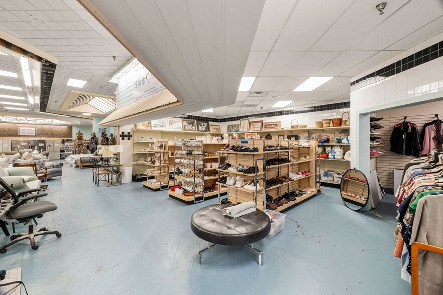 More Photos Of 821 King George Blvd, Savannah Unknown For Lease