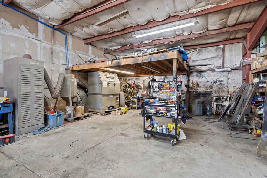 More Photos Of 4704 N College Rd, Castle Hayne Warehouse For Lease