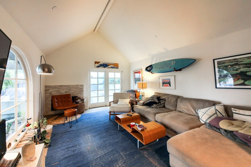 More Photos Of 1943 19th St, Santa Monica Apartments For Sale