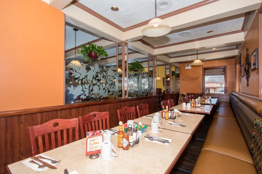 More Photos Of 300 N Northwest Hwy, Palatine Restaurant For Sale