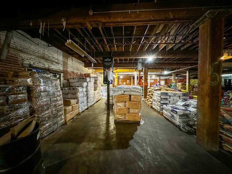 More Photos Of 230 D St NE, Miami Warehouse For Sale