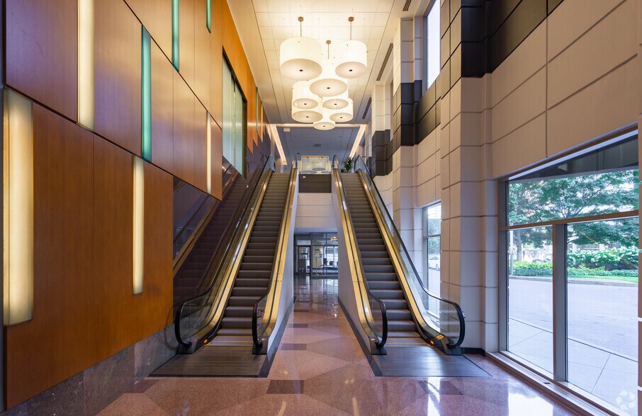 More Photos Of 555 W Madison St, Chicago Apartments For Lease