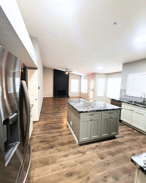 More Photos Of 4038 E Thistle Landing Dr, Phoenix Assisted Living For Lease